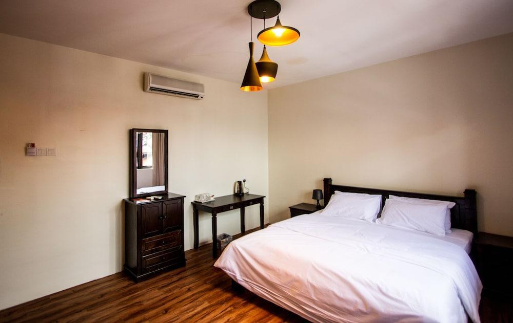 8 Boutique By The Sea Hotel Tanjung Tokong Exterior photo