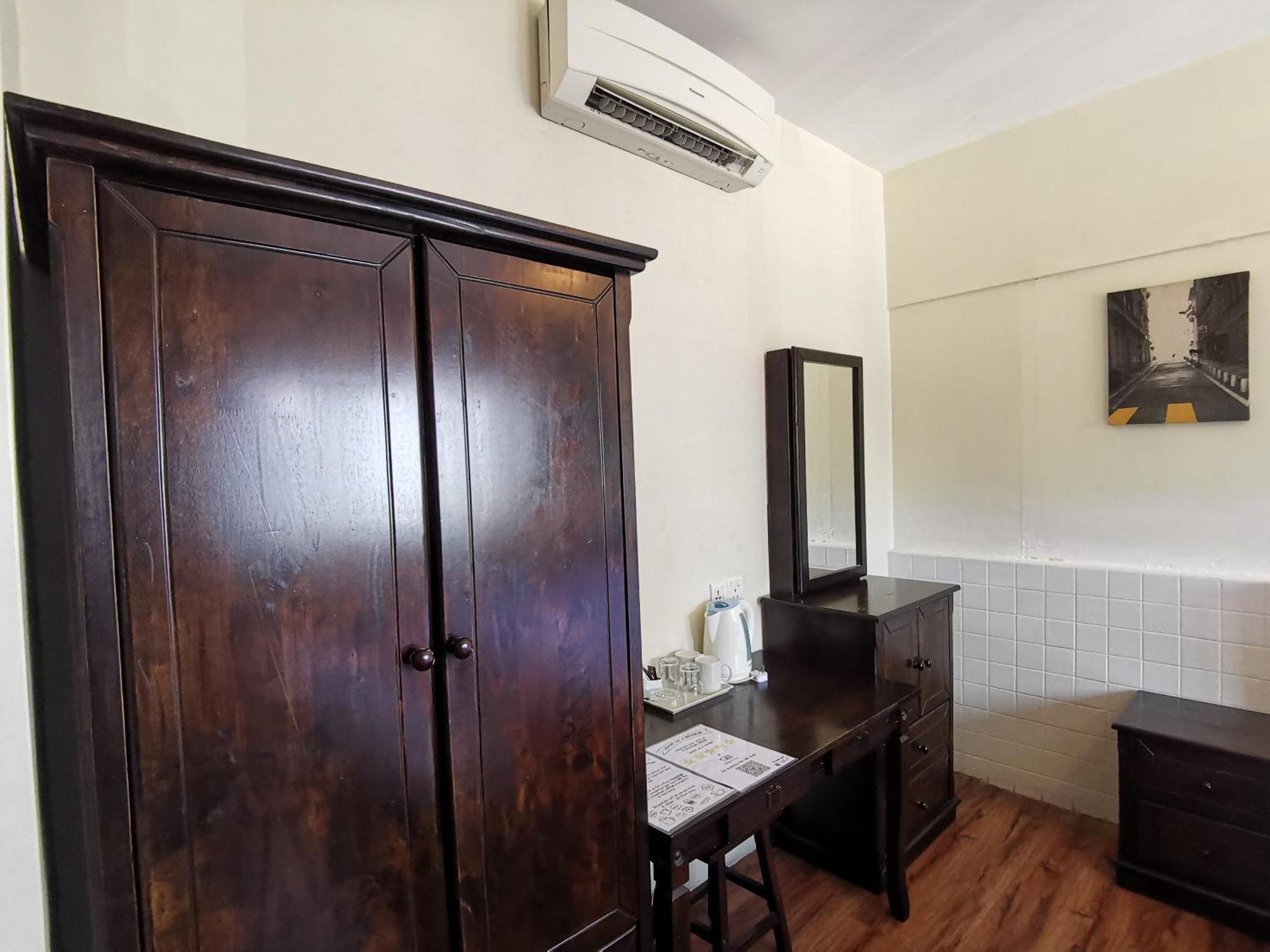 8 Boutique By The Sea Hotel Tanjung Tokong Exterior photo