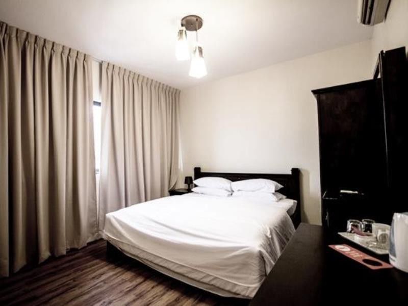 8 Boutique By The Sea Hotel Tanjung Tokong Exterior photo