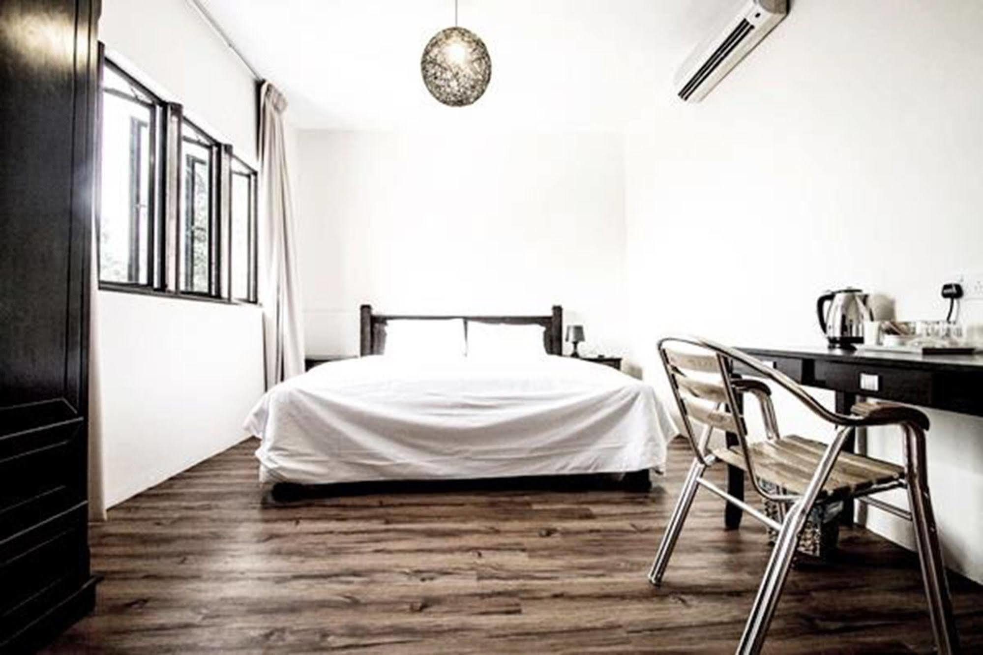 8 Boutique By The Sea Hotel Tanjung Tokong Exterior photo