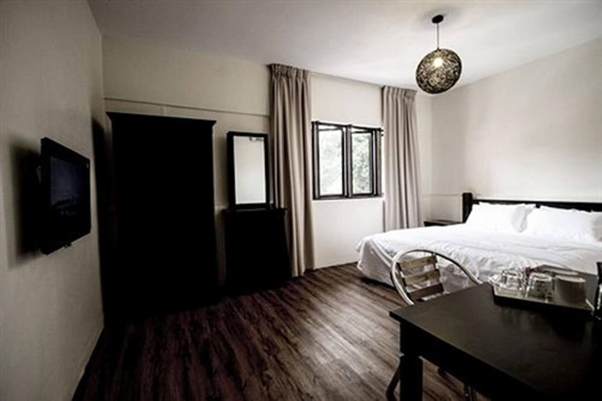 8 Boutique By The Sea Hotel Tanjung Tokong Exterior photo