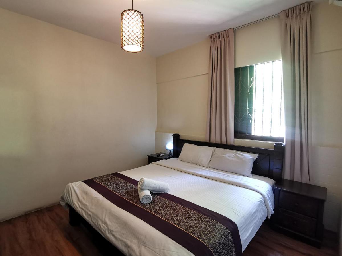 8 Boutique By The Sea Hotel Tanjung Tokong Exterior photo